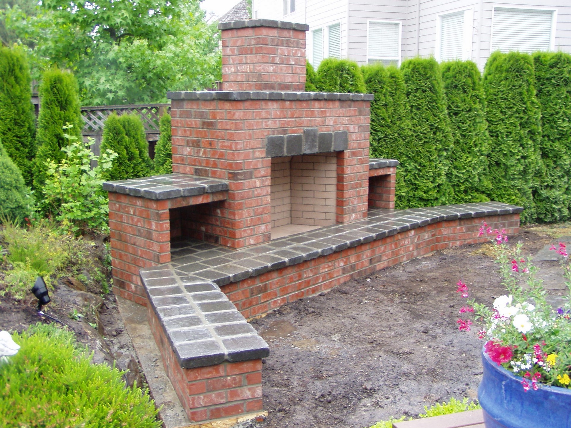 How to build an outdoor fireplace - Step-by-step guide