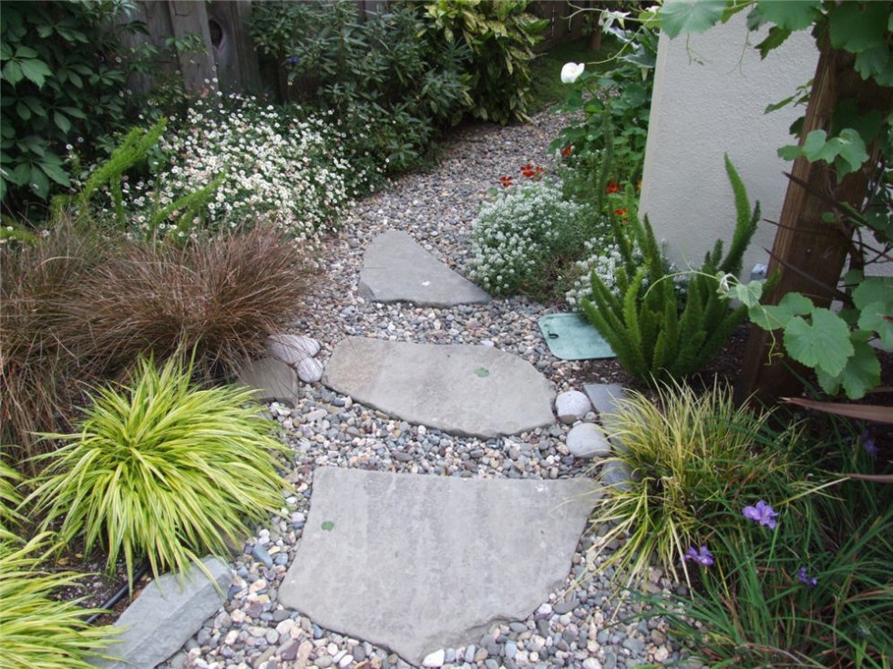 How to lay a flagstone path | HireRush Blog