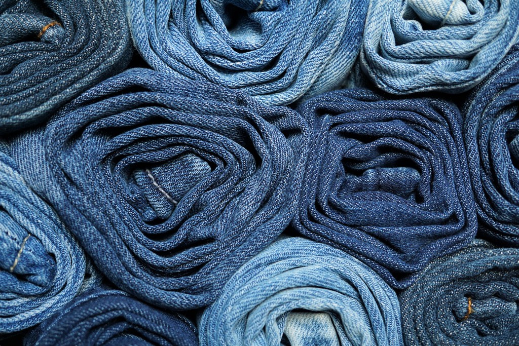 easy way to distress jeans