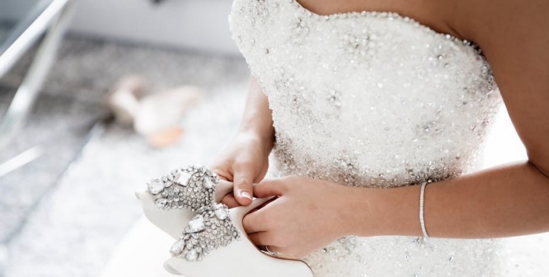 How To Choose A Wedding Dress Hirerush Blog - choosing a wedding dress