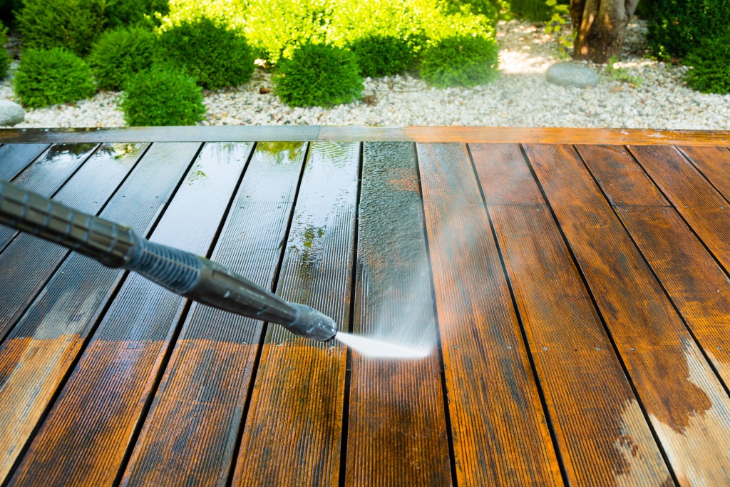 How to pressure wash a deck HireRush Blog